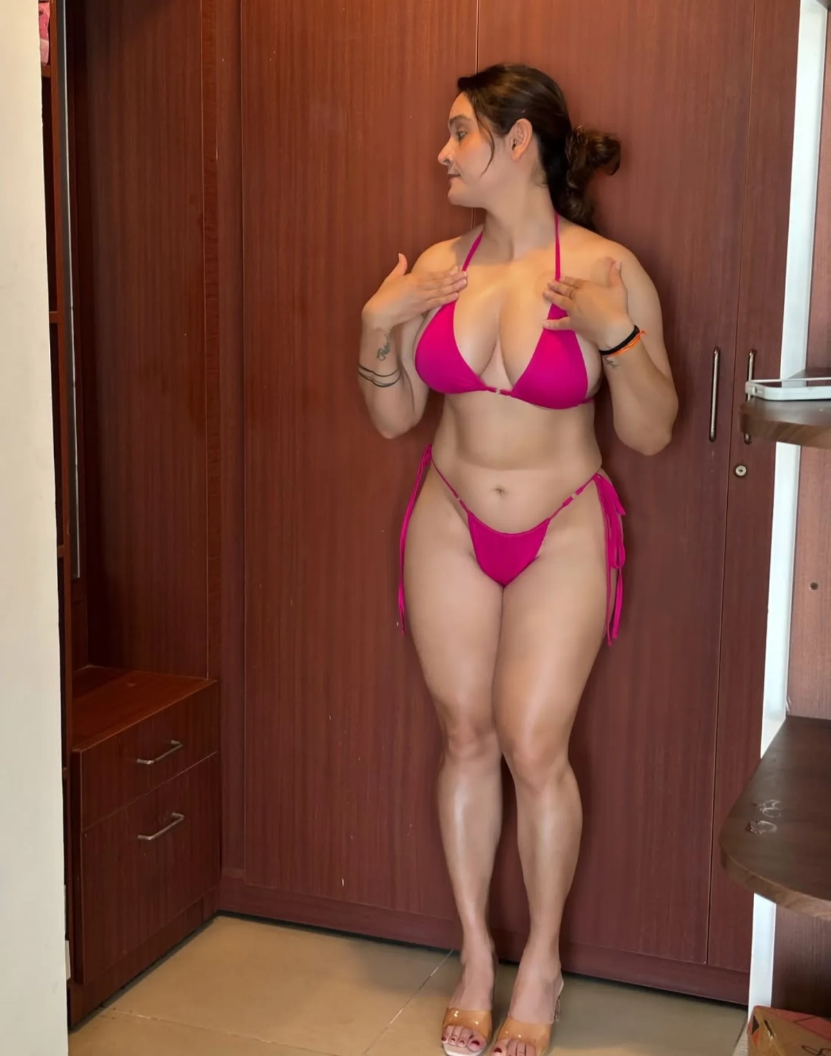 Gái xinh vú to ko che sexy nóng bỏng cuốn hút nude quyến rũ cực mạnh