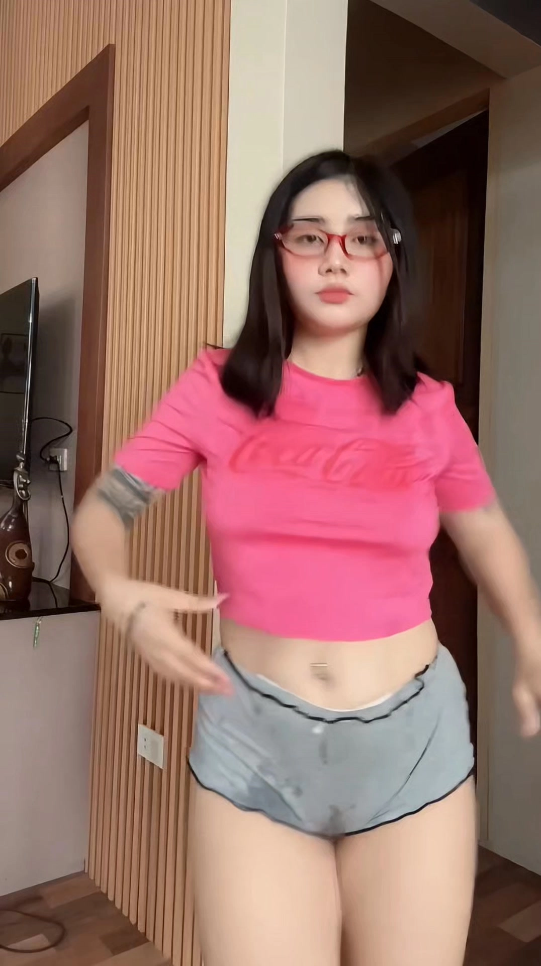 Gái xinh vú to rên sexy nóng bỏng cuốn hút tiếng rên khoái lạc mê ly
