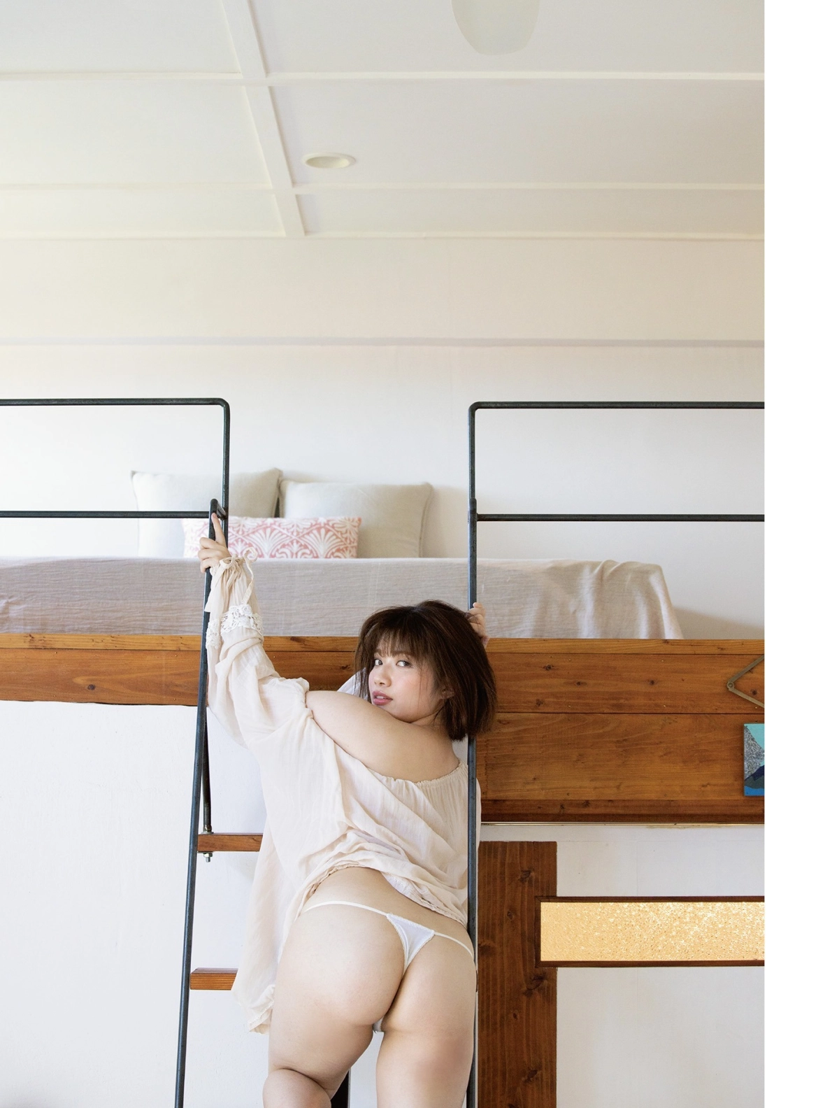 Ishihara Hope sở hữu nét cuốn hút dịu dàng