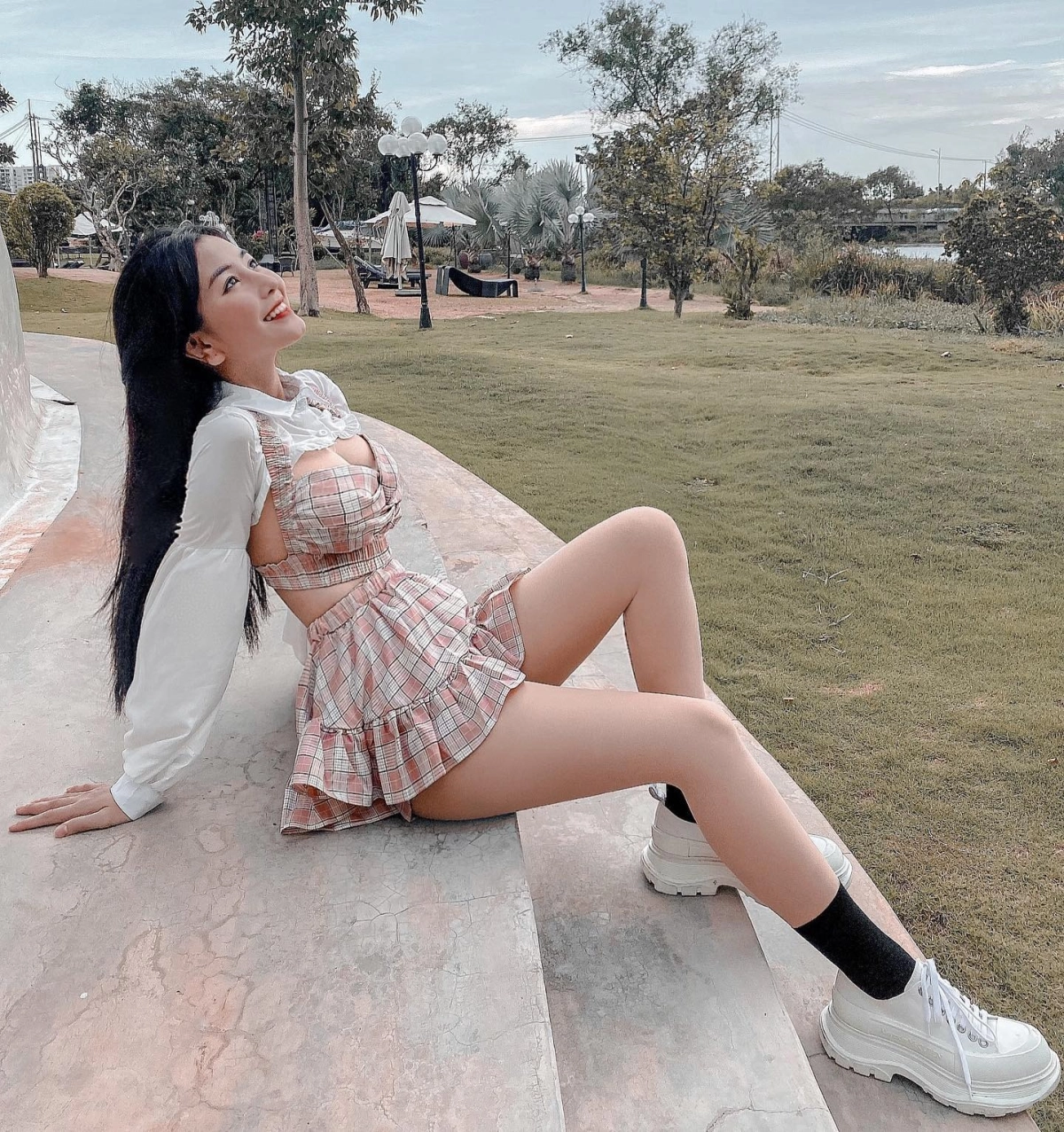 Hầu gái khoe hàng sexy nóng bỏng cuốn hút đồng phục gợi cảm mê ly