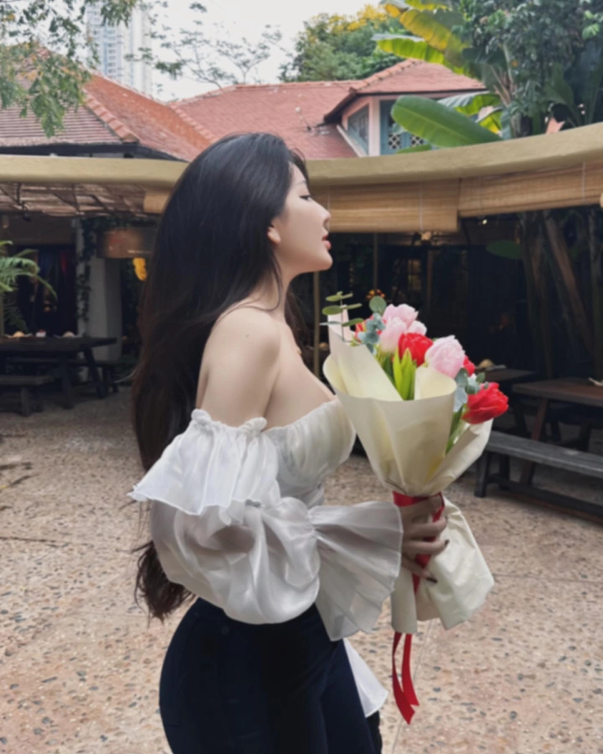 2k5 khoe hàng nóng bỏng sexy cuốn hút vẻ trẻ trung gợi cảm cực mạnh