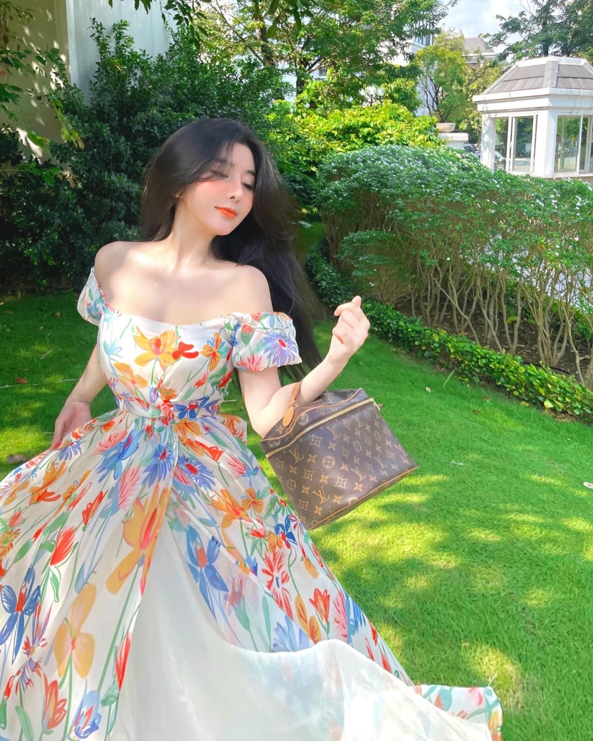 Học sinh khoe hàng múp sexy nóng bỏng cuốn hút đường cong trẻ trung