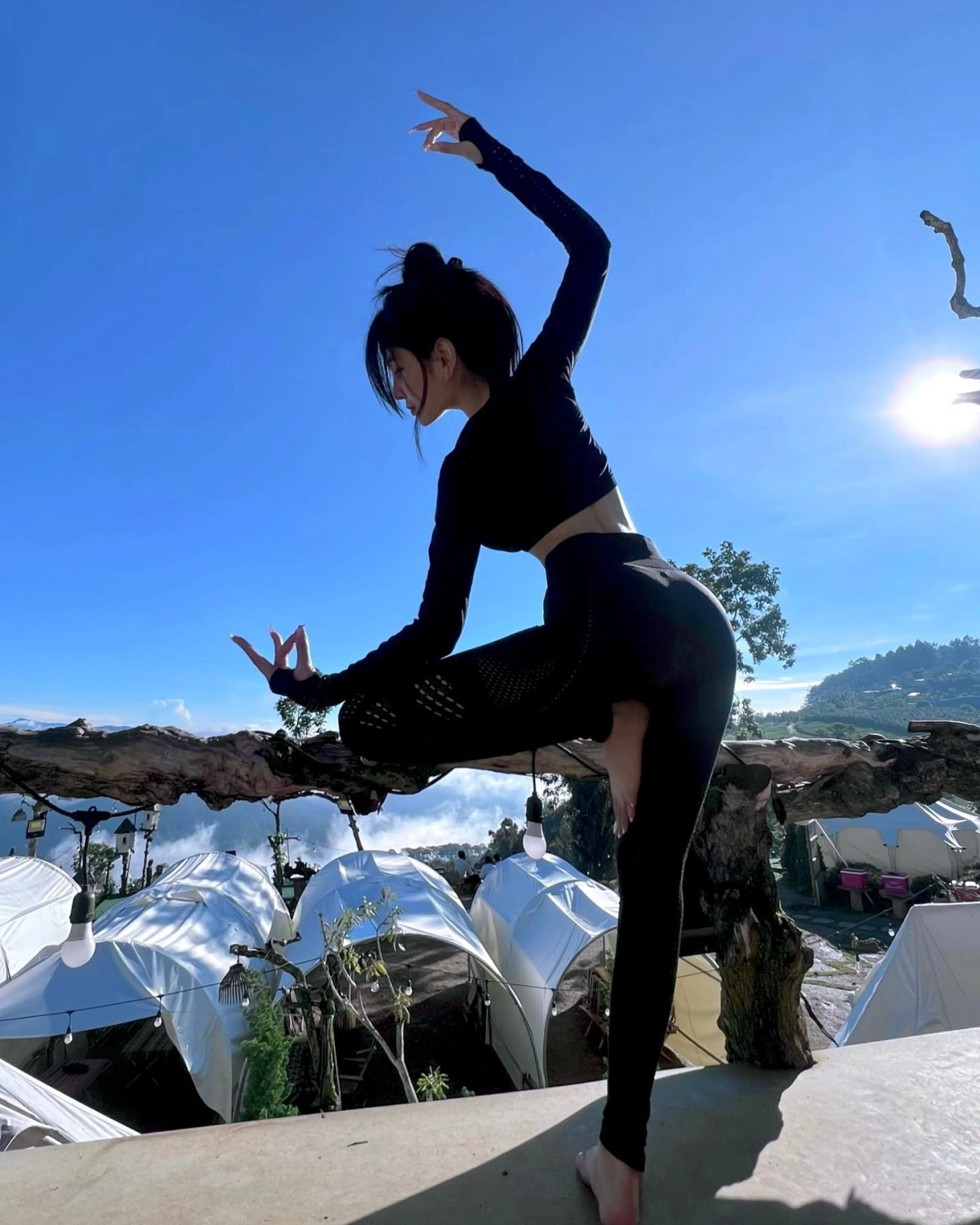 Gái xinh lớp 8 khoe hàng sexy nóng bỏng cuốn hút vẻ trẻ gợi cảm mê ly