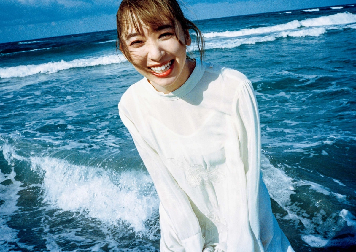 Khí chất Shiori Sato đầy mê hoặc