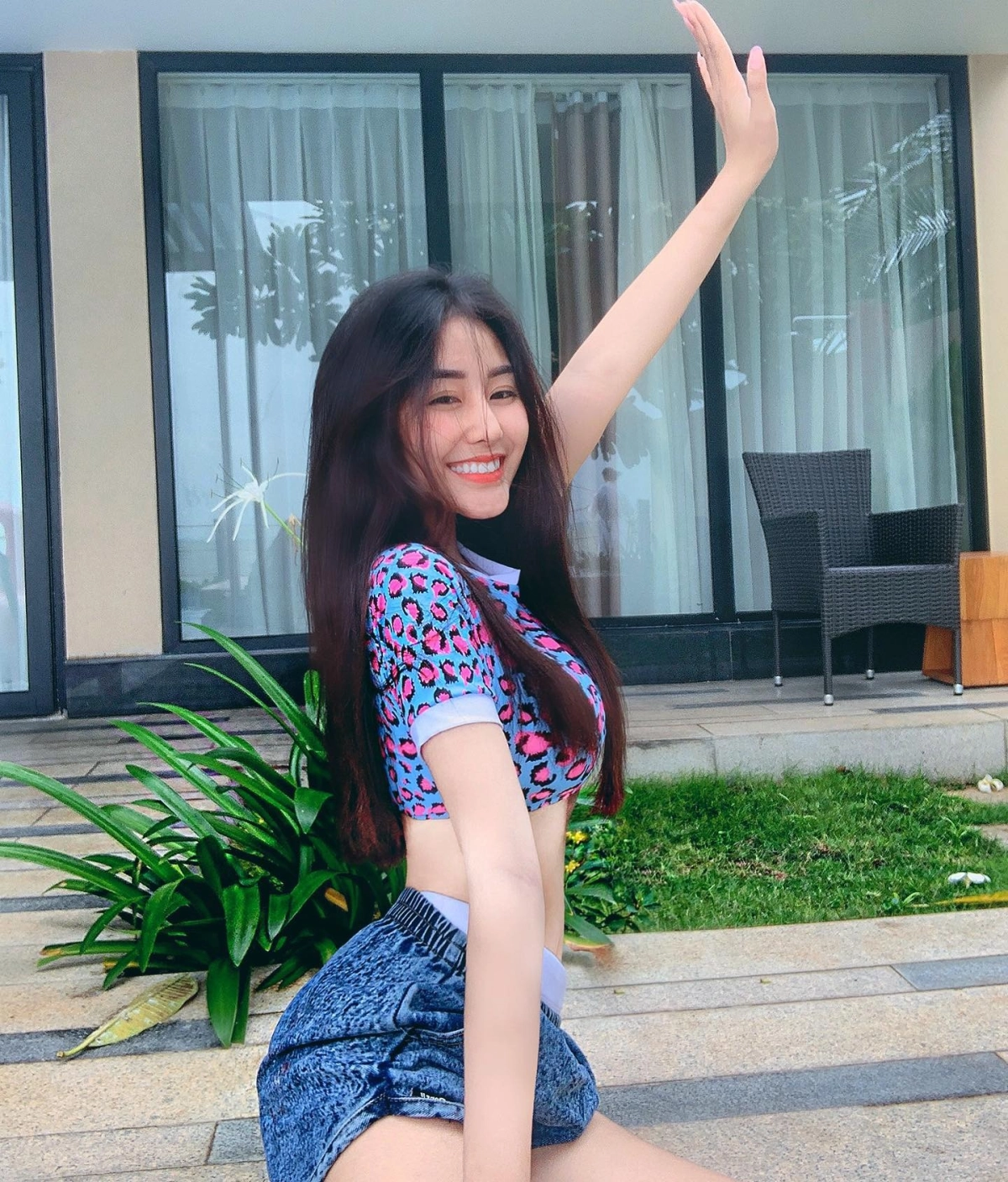 Loli khoe hàng sexy nóng bỏng cuốn hút vẻ ngây thơ quyến rũ mê hoặc