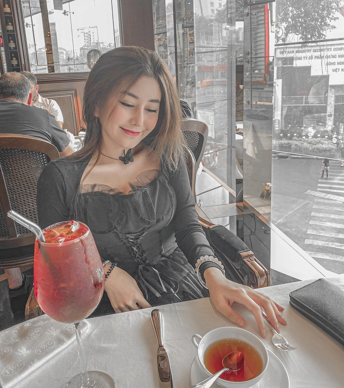 Gái lớp 8 khoe hàng sexy nóng bỏng cuốn hút vẻ trẻ trung quyến rũ