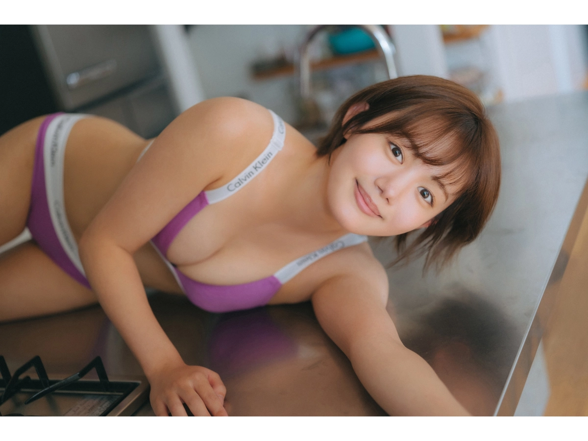 Tachibana Shion đẹp cuốn hút theo cách riêng