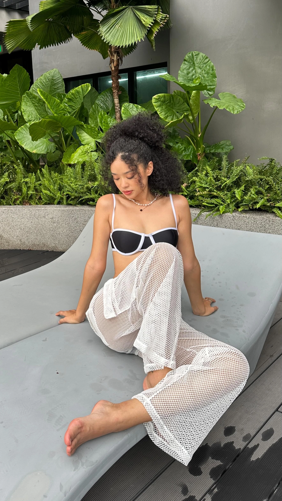 Gái xinh không mặc áo sexy nóng bỏng cuốn hút hở vú gợi dục mạnh