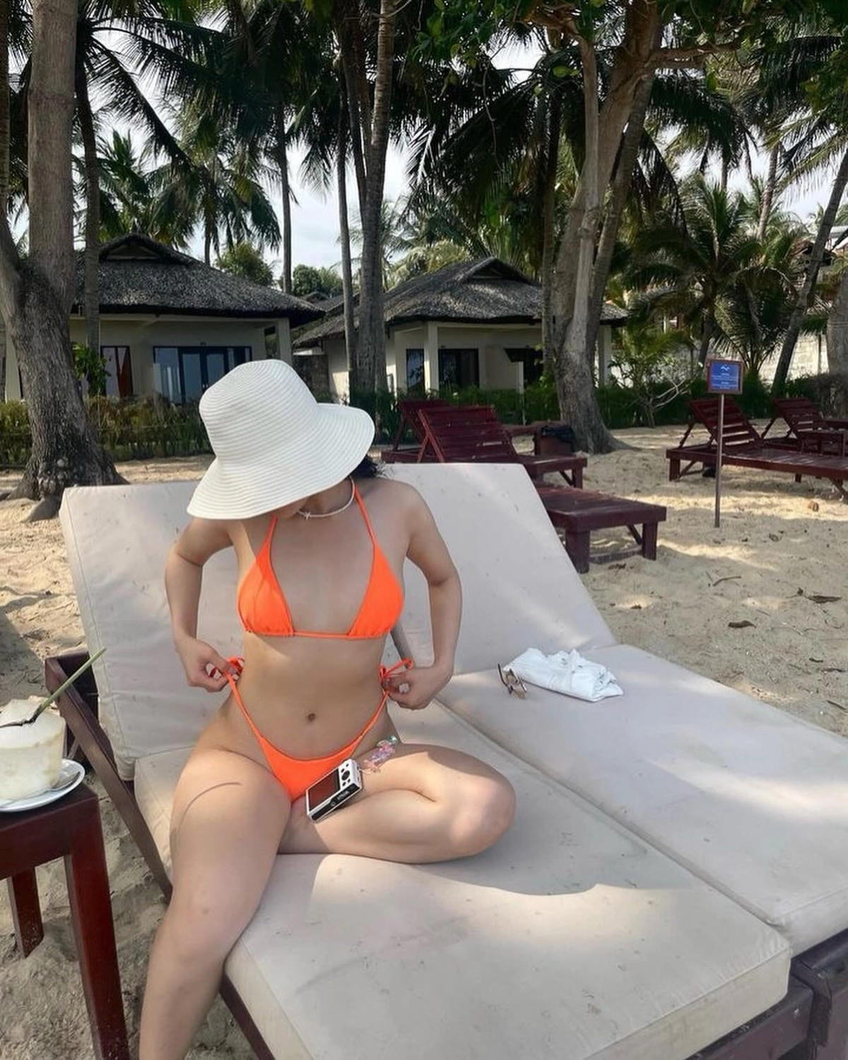 Gái xinh vú múp sexy nóng bỏng cuốn hút vòng một đầy đặn mê hoặc