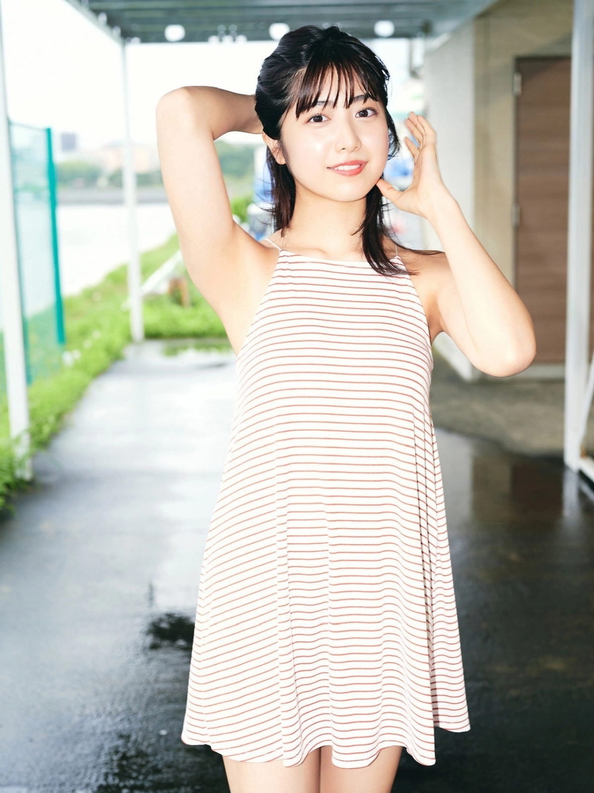 Yoshida Risakura đẹp thanh thoát và nổi bật